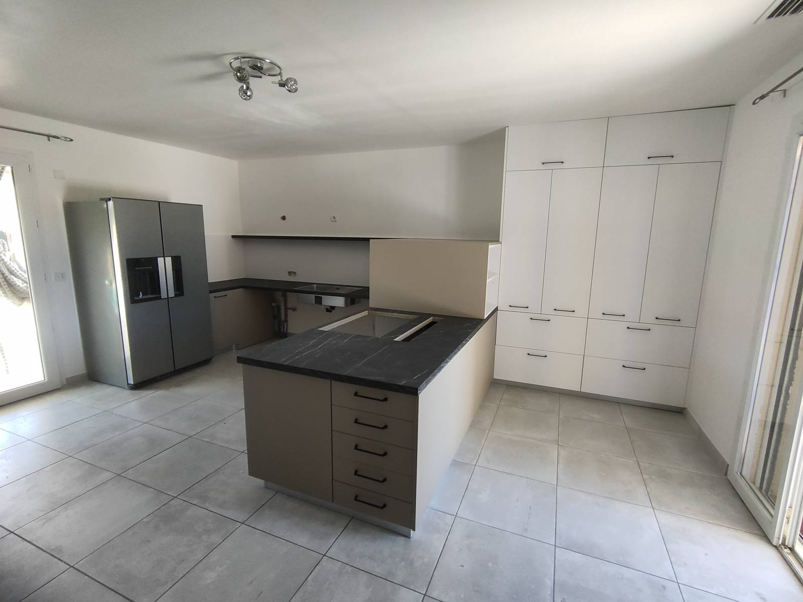 Réalisation d'une cuisine contemporaine pour PMR, ouest etang de berre sur Saint Chamas