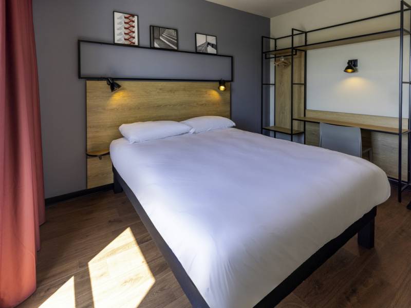 Chambre double hotel ibis technopole la palun